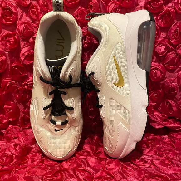 Nike Women's Air Max 200 - Picture 2 of 8